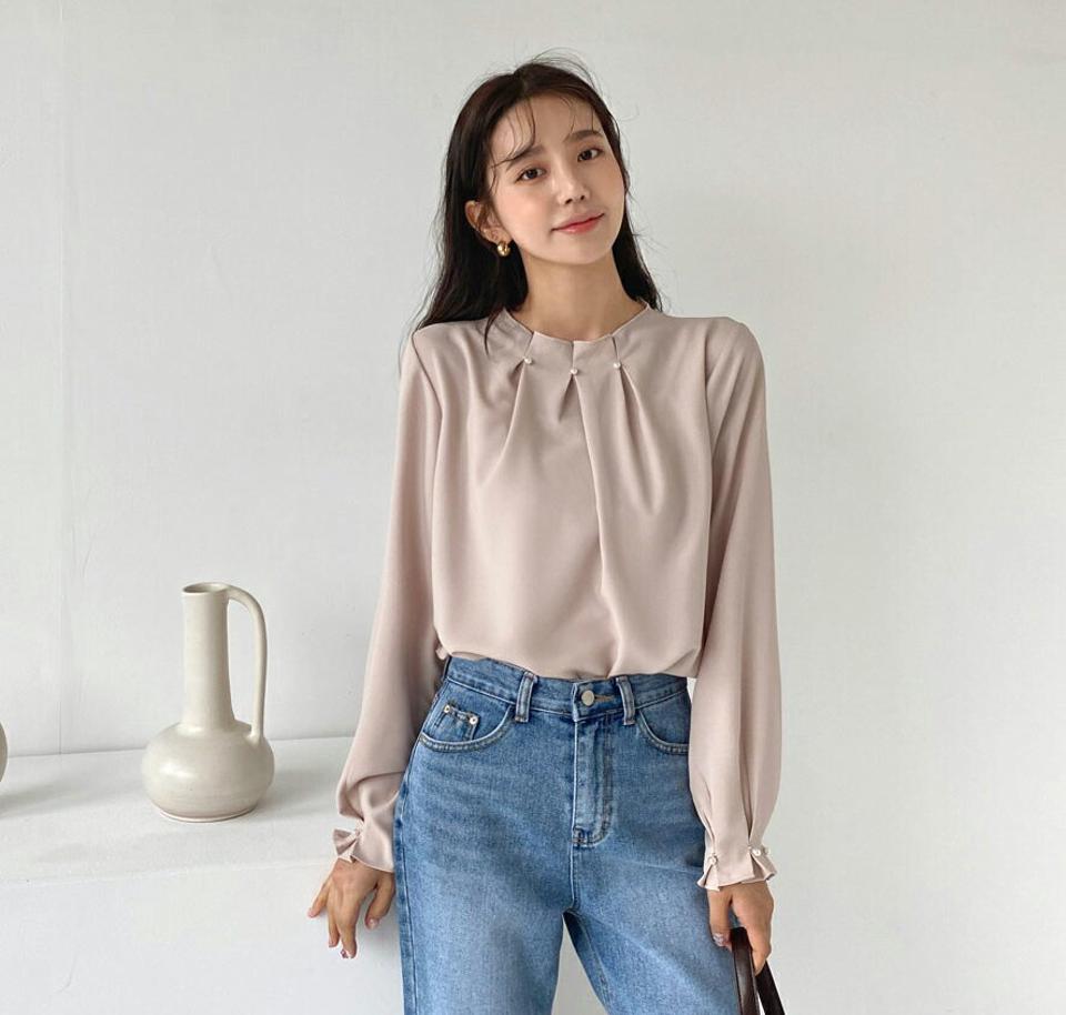 【只今10%OFF】タックパールブラウス・全4色・62818 レディース 【bl】【韓国 ファッション トップス ブラウス 長袖 ハーフネック 高級感 パール 上品 ベーシック フェミニン カジュアル デイリー カジュアル 秋 冬】