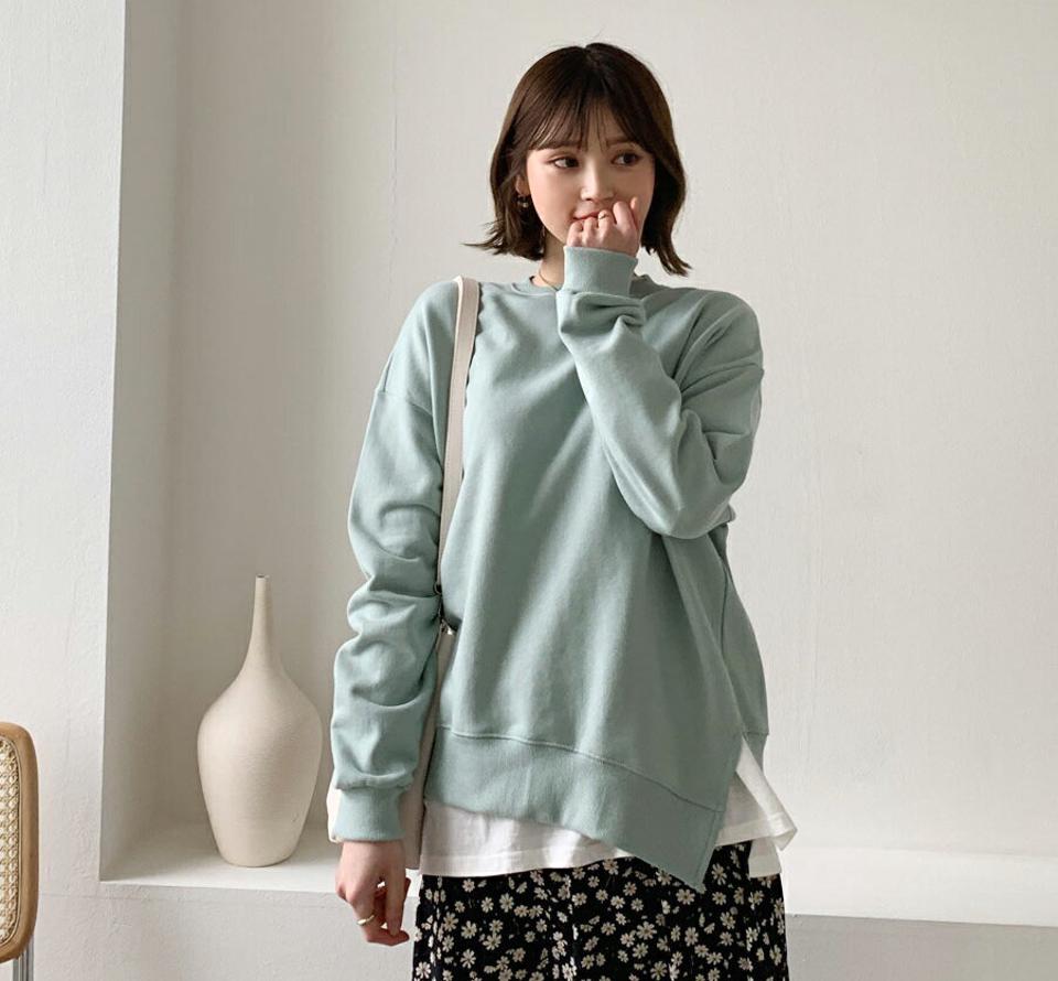 サイドスリットスウェット・全4色・b56751 レディース 【tops】【韓国 ファッション トップス スウェット Tシャツ カットソー 長袖 ラウンドネック 無地 ルーズ ゆったり デイリー ベーシック カジュアル アンバランス丈 カジュアル 秋 冬】