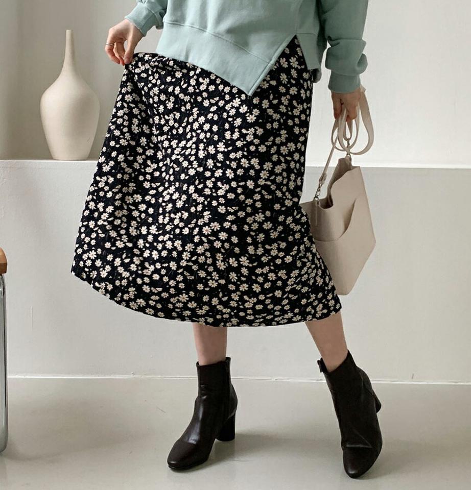 花柄フレアスカート・全2色・b56760 レディース 【sk】【韓国 ファッション ボトムス スカート ロング バックゴム 花柄 フレア スリット サイドファスナー フラワー フェミニン シンプル スリム 体型カーバー 細身 ベーシック デイリー カジュアル 秋 冬】