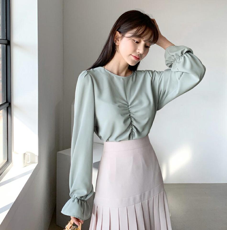 シルキーギャザーブラウス・全2色・t62610 レディース 【bl】韓国ファッション トップス ブラウス 長袖 ラウンドネック シルキー ギャザー フリル 無地 上品 ベーシック フェミニン カジュアル デイリー カジュアル 秋 冬