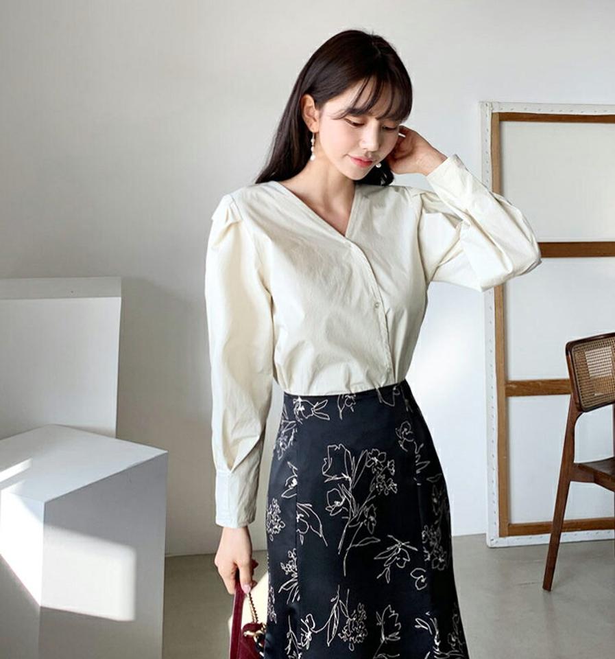 Vネックパフブラウス・全3色・t62636 レディース 【bl】【韓国 ファッション トップス ブラウス 長袖 デコルテ Vネック ボリューム 無地 上品 ベーシック フェミニン カジュアル デイリー カジュアル 秋 冬】