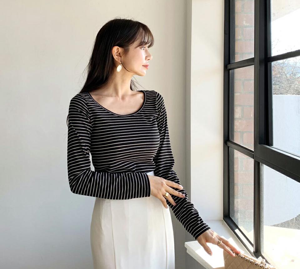 UネックボーダーTシャツ・全4色・t62600 レディース 【tops】【韓国 ファッション トップス Tシャツ カットソー 長袖 Uネック デコルテ ボーダー フィット スリム 体型カーバー フェミニン シンプル デイリー ベーシック カジュアル 秋 冬】