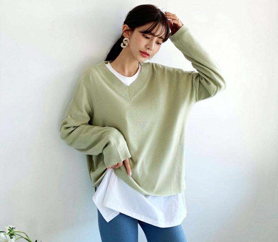 Vネックスリットニット・全5色・t62606 レディース 【tops】【韓国 ファッション トップス ニット 長袖 ぼわん袖 デコルテ Vネック ルーズフィット ゆったり　細身 体型カーバー デイリー ベーシック カジュアル シンプル カジュアル 秋 冬】
