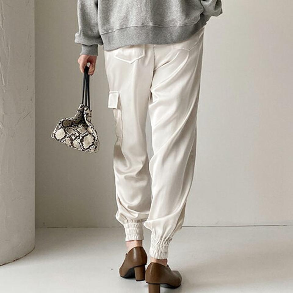 サテンジョガーパンツ・全3色・t66645 レディース 【pt】【パンツ ズボン ロングパンツ ジョガーパンツ サテン 単色 無地 シンプル カジュアル 秋 冬 韓国 ファッション】【ハイホリHIHOLLI】