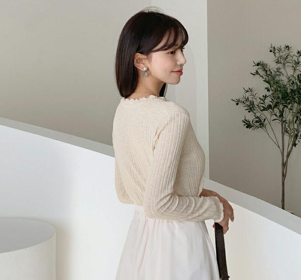 リブウェーブボタンTシャツ・全4色・t61513 レディース 【tops】【韓国 ファッション トップス Tシャツ カットソー 長袖 Vネック ウェーブ リブ スリム フィット 体型カーバー フェミニン シンプル デイリー ベーシック カジュアル カジュアル 秋 冬】