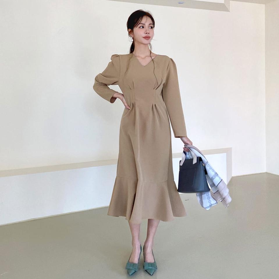 Vネックタックワンピース・全2色・t66609 レディース 【ops】【ワンピース ミディ丈 ミディワンピース 長袖 フレアワンピース フレア Vネック タック 単色 無地 フェミニン 秋 冬 韓国 ファッション】【ハイホリHIHOLLI】