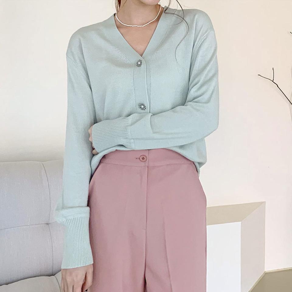 フラワーボタンVネックニット・全4色・b66568 レディース 【tops】【トップス ニット ニットトップス 長袖 Vネック フラワーボタン 花 フラワー 単色 シンプル 無地 可愛い かわいい 秋 冬 韓国 ファッション】【ハイホリHIHOLLI】