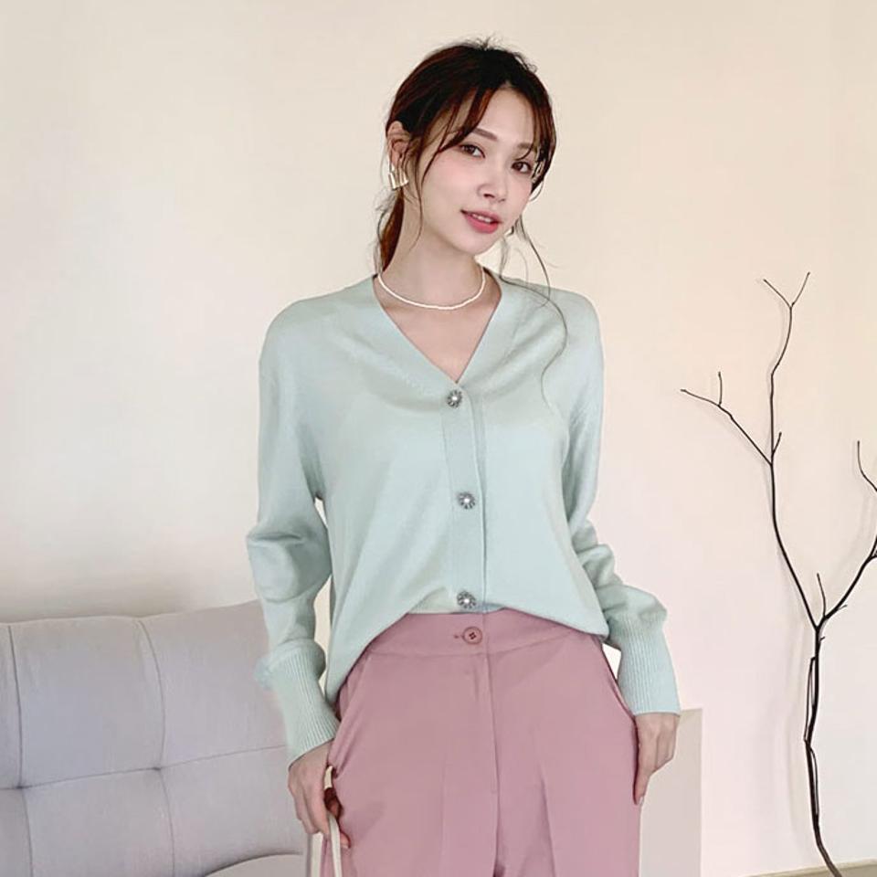 フラワーボタンVネックニット・全4色・b66568 レディース 【tops】【トップス ニット ニットトップス 長袖 Vネック フラワーボタン 花 フラワー 単色 シンプル 無地 可愛い かわいい 秋 冬 韓国 ファッション】【ハイホリHIHOLLI】