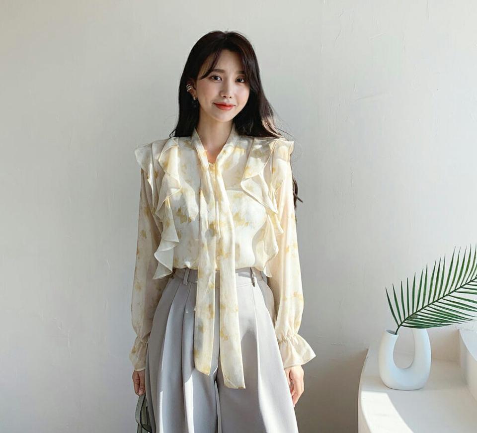 【只今10%OFF】花柄フリルリボンブラウス・全2色・t61519 レディース 【bl】【韓国 ファッション トップス ブラウス 長袖 花柄 フラワー フリル シフォン シースルー 上品 ベーシック フェミニン カジュアル デイリー カジュアル 秋 冬】