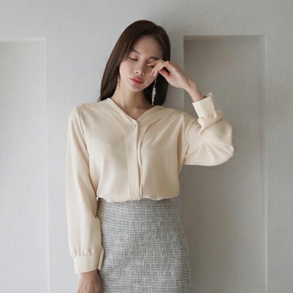 ネックスリットパールブラウス・全4色・t66657 レディース 【bl】【トップス ブラウス 長袖 パールボタン ネックスリット フェミニン 上品 単色 無地 シンプル きれいめ デート オフィスカジュアル 秋 冬 韓国 ファッション】【ハイホリHIHOLLI】