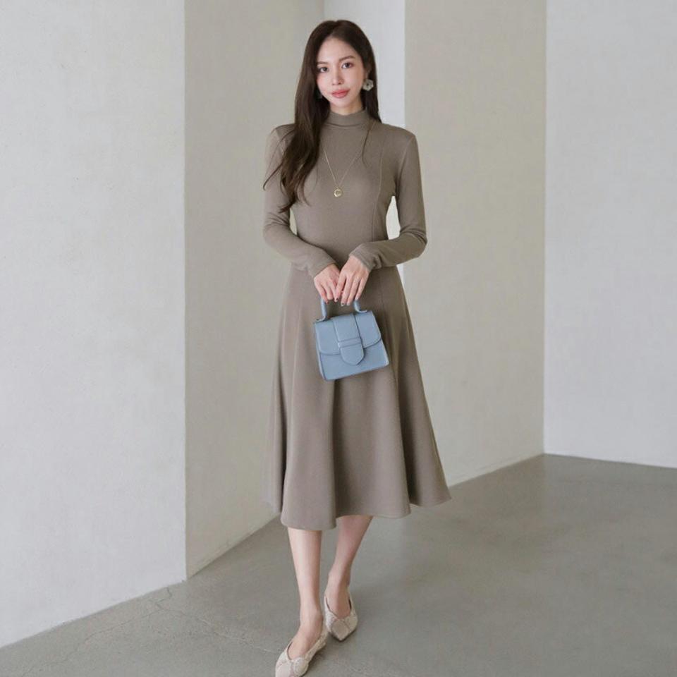 ストラップ付ハーフネックワンピース・全3色・b66661 レディース 【ops】【ワンピース ロング ロングワンピース 長袖 ハーフネック ストラップ 単色 無地 シンプル 大人 モダン フレア フレアワンピース 秋 冬 韓国 ファッション】【ハイホリHIHOLLI】