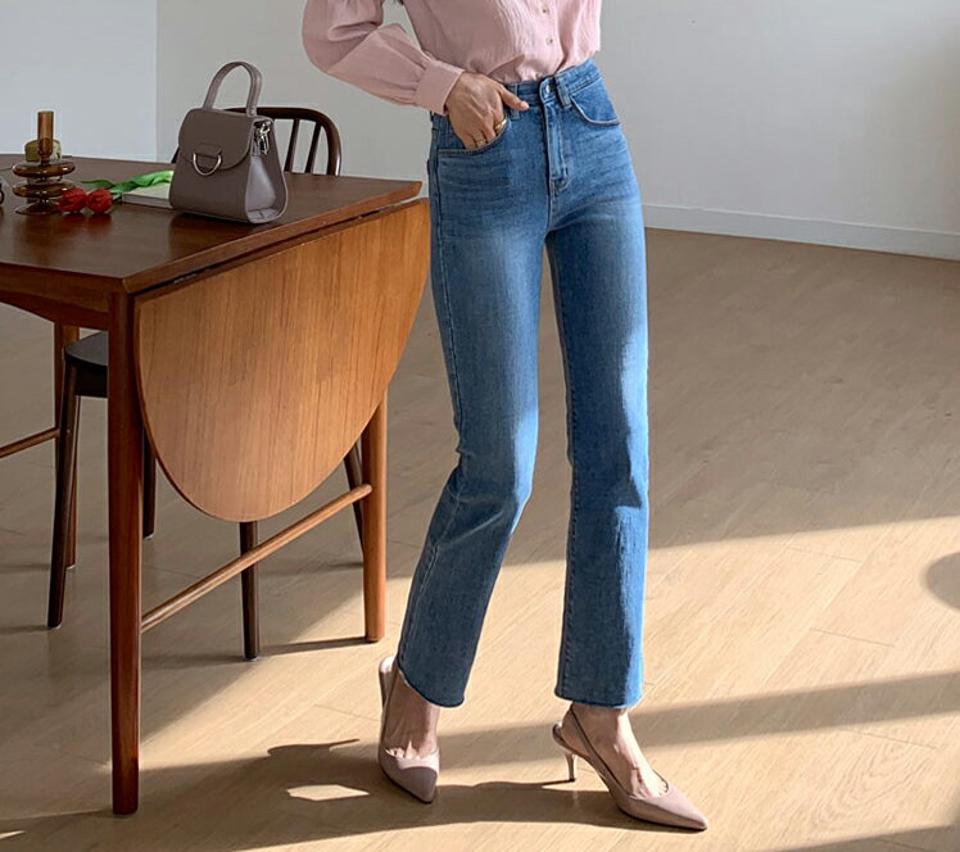 セミフレアデニムパンツ・全1色・t56796 レディース 【pt】 韓国 ファッション ボトムス パンツ デニムパンツ セミブーツカット ファスナー 美脚 カットオフ ハイウエスト 無地 体型カーバー 秋 冬