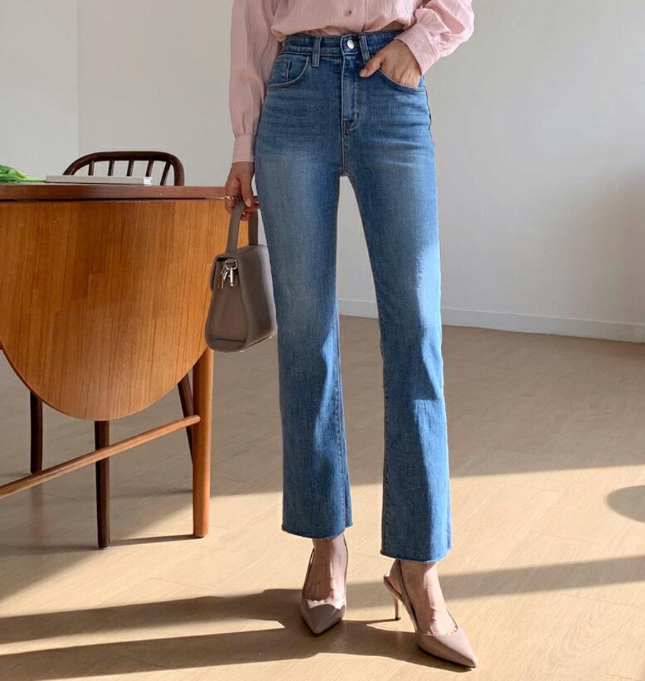 セミフレアデニムパンツ・全1色・t56796 レディース 【pt】 韓国 ファッション ボトムス パンツ デニムパンツ セミブーツカット ファスナー 美脚 カットオフ ハイウエスト 無地 体型カーバー 秋 冬