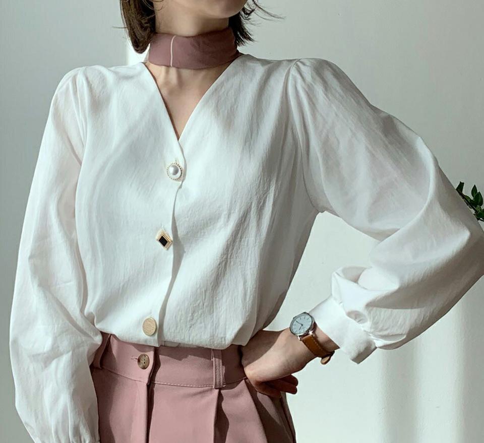 ジュエルボタンブラウス・全3色・t56777 レディース 【bl】【韓国 ファッション トップス ブラウス 長袖 Vネック マルチジュエル ボタン デコルテ ギャザー 上品 春 フェミニン カジュアル デイリー 秋 冬】