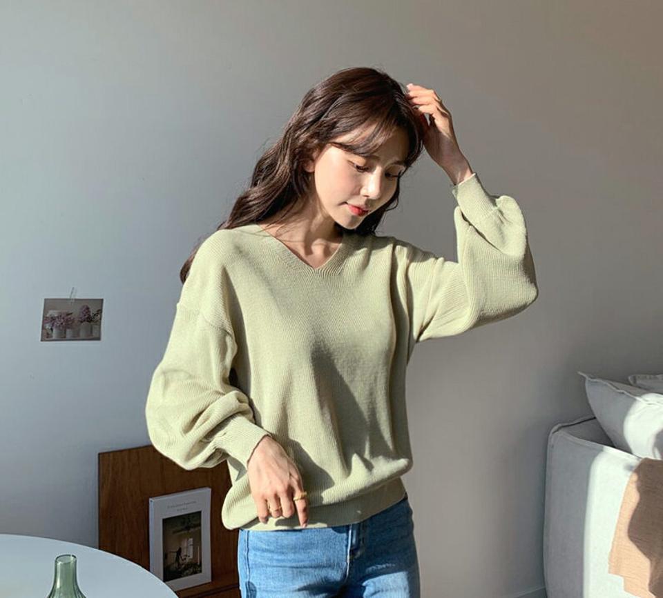 Vネックパフニット・全7色・t64867 レディース 【tops】【韓国 ファッション トップス ニット 長袖 ぼわん袖 デコルテ Vネック ルーズ ゆったり リブ リブニット シンプル 体型カーバー デイリー ベーシック 無地 秋 冬】