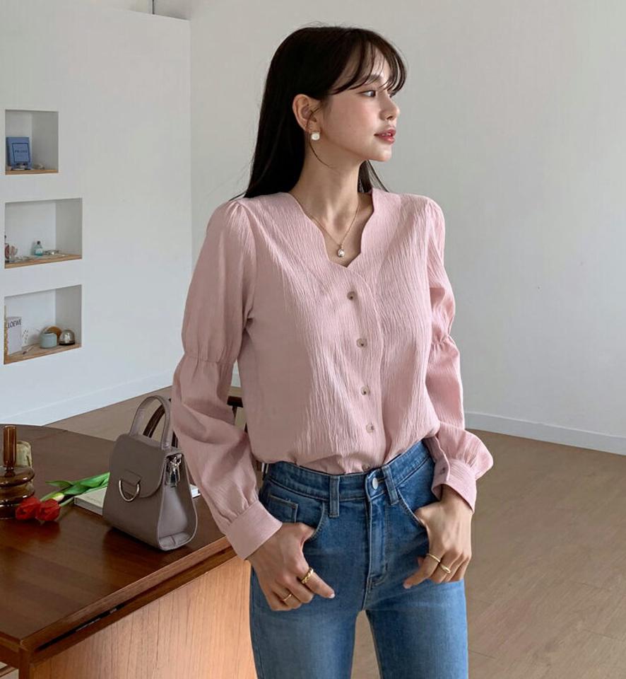 ウェーブVネックブラウス・全3色・t56776 レディース 【bl】【韓国 ファッション トップス ブラウス 長袖 ウェーブ デコルテ 細身 Vネック ギャザー ボリューム リンクル 春 上品 フェミニン カジュアル デイリー 秋 冬】