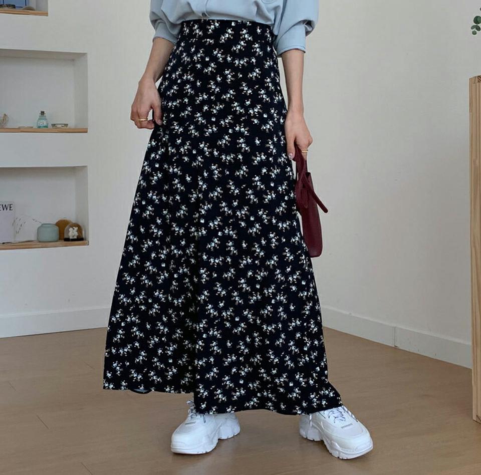 フローラルロングスカート・全2色・b56803 レディース 【sk】【韓国 ファッション ボトムス スカート ロング ロングスカート フレア 花柄 フラワー バックゴム カジュアル 体型カバー シンプル フェミニン デイリー ベーシック 上品 秋 冬】