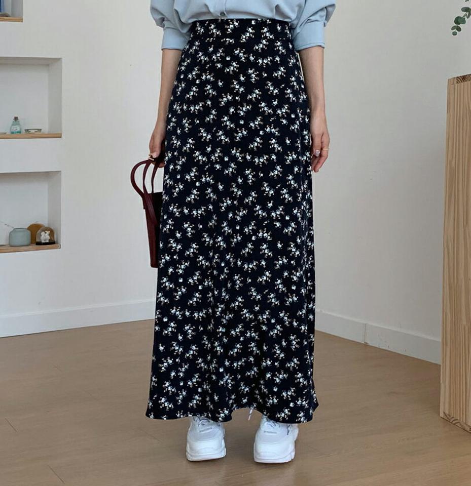 フローラルロングスカート・全2色・b56803 レディース 【sk】【韓国 ファッション ボトムス スカート ロング ロングスカート フレア 花柄 フラワー バックゴム カジュアル 体型カバー シンプル フェミニン デイリー ベーシック 上品 秋 冬】