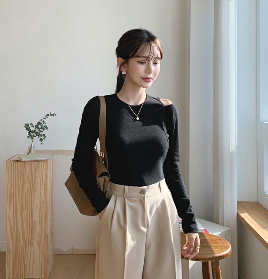ショルダースリットTシャツ・全4色・t56767 レディース 【tops】【韓国 ファッション トップス Tシャツ 長袖 ラウンドネック スリット スリム フィット シンプル 春 春Tシャツ 無地 フェミニン 上品 体型カーバー デイリー ベーシック 秋 冬】【BT】
