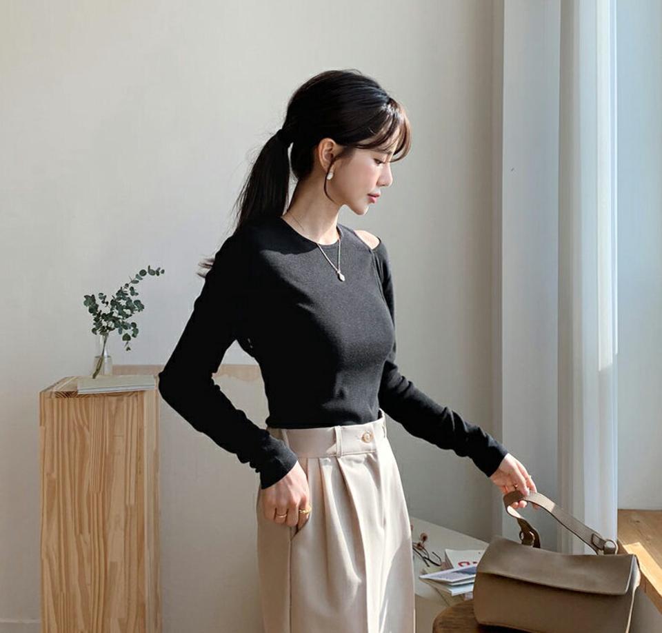 ショルダースリットTシャツ・全4色・t56767 レディース 【tops】【韓国 ファッション トップス Tシャツ 長袖 ラウンドネック スリット スリム フィット シンプル 春 春Tシャツ 無地 フェミニン 上品 体型カーバー デイリー ベーシック 秋 冬】【BT】