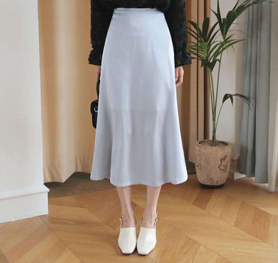 スリットサテンスカート・全4色・t63022 レディース 【sk】【韓国 ファッション ボトムス スカート ロング 光沢 サイドファスナー スリット 上品 細身 カジュアル フェミニン シンプル スリム 体型カーバー 秋 冬】