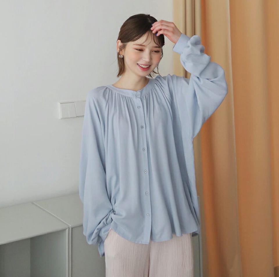 ラグランボタンブラウス・3色・t63008 レディース 【bl】【韓国 ファッション トップス ブラウス 長袖 ラウンドネック バンドカラー ラグランスリーブ ギャザー 上品 ベーシック フェミニン カジュアル デイリー 春ブラウス オフィスカジュアル 秋 冬】