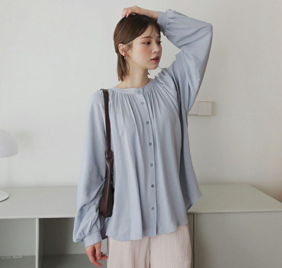 ラグランボタンブラウス・3色・t63008 レディース 【bl】【韓国 ファッション トップス ブラウス 長袖 ラウンドネック バンドカラー ラグランスリーブ ギャザー 上品 ベーシック フェミニン カジュアル デイリー 春ブラウス オフィスカジュアル 秋 冬】