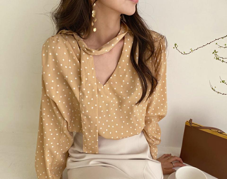 Vネックリボンドットブラウス・全2色・t62708 レディース 【bl】【韓国 ファッション トップス ブラウス 長袖 Vネック リボン 小粒 ドット パータン 体型カバー 上品 春 フェミニン カジュアル デイリー 秋 冬】