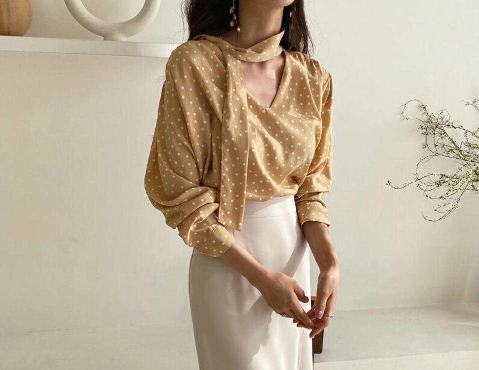 Vネックリボンドットブラウス・全2色・t62708 レディース 【bl】【韓国 ファッション トップス ブラウス 長袖 Vネック リボン 小粒 ドット パータン 体型カバー 上品 春 フェミニン カジュアル デイリー 秋 冬】