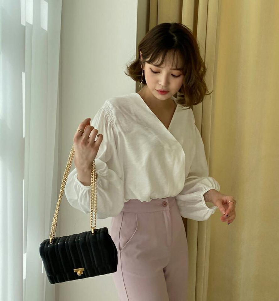 Vネックパフフブラウス・全3色・t62707 レディース 【bl】【韓国 ファッション トップス ブラウス 長袖 Vネック ギャザー ボリューム タック 無地 体型カバー 上品 春 フェミニン カジュアル デイリー 秋 冬】