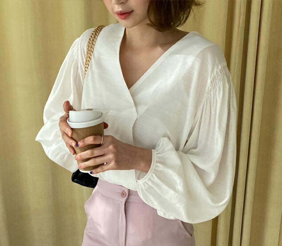 Vネックパフフブラウス・全3色・t62707 レディース 【bl】【韓国 ファッション トップス ブラウス 長袖 Vネック ギャザー ボリューム タック 無地 体型カバー 上品 春 フェミニン カジュアル デイリー 秋 冬】