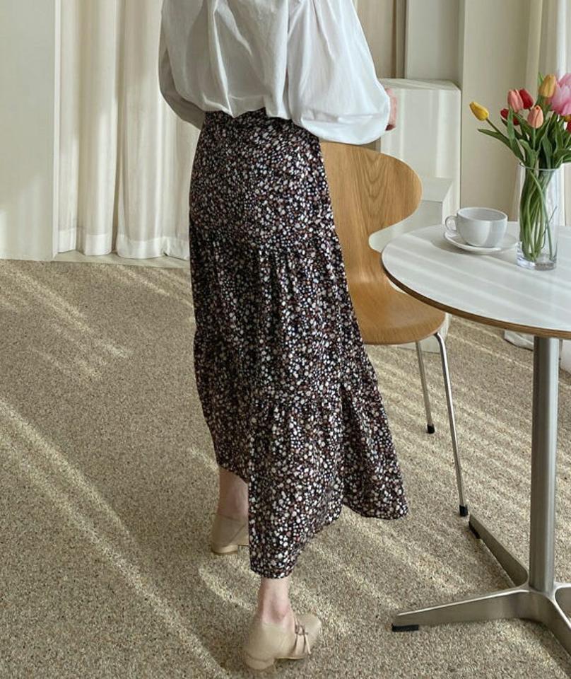 花柄ティアードスカート・全2色・t62725 レディース 【sk】【韓国 ファッション ボトムス スカート ロング ロングスカート ウエストゴム 小花柄 花柄 フラワー ティアード カジュアル 体型カバー シンプル フェミニン デイリー ベーシック 上品 秋 冬】