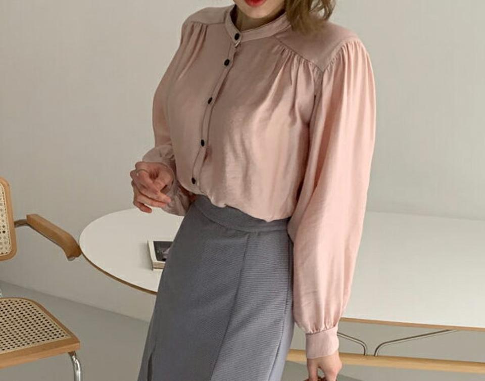 ステッチバンドカラーブラウス・全2色・t64922 レディース 【bl】【韓国 ファッション トップス ブラウス 長袖 上品 ギャザー フェミニン パフスリーブ ステッチ 春 カジュアル デイリー 無地 ベーシック 秋 冬】