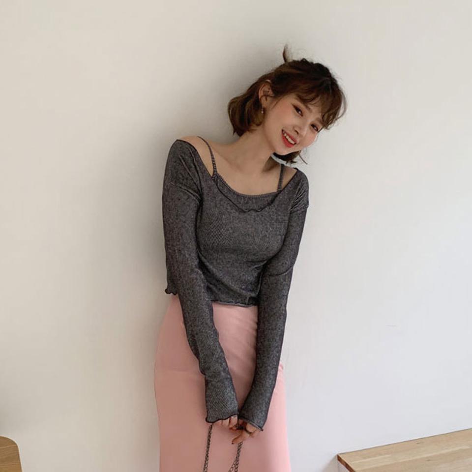 ストライプキャミ&TシャツSET・全2色・t64907 レディース 【tops】【韓国 ファッション トップス Tシャツ 長袖 ストライプ ウェーブ キャミ セット スクエアネック クロップド丈 ボートネック スリム 上品 体型カーバー デイリー ベーシック 秋 冬】