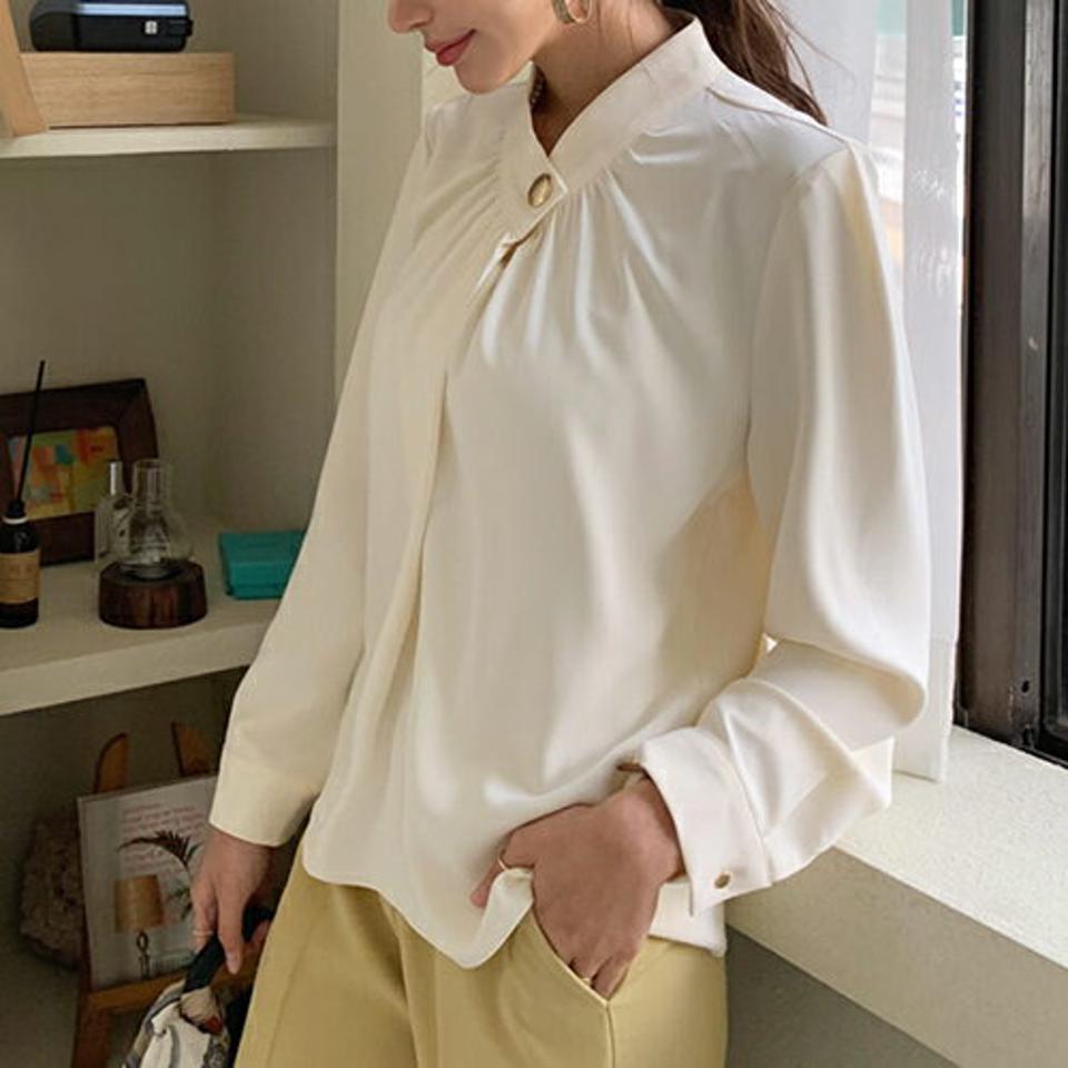 ゴールドボタンブラウス・全2色・t66777 レディース 【bl】【トップス ブラウス 長袖 ゴールドボタン フェミニン きれいめ シンプル 大人 ギャザー 秋 冬 韓国 ファッション】【ハイホリHIHOLLI】
