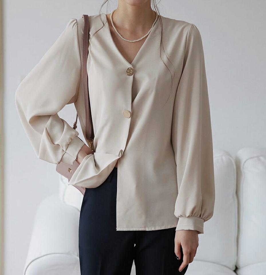 【15%OFF】≪人気商品再入荷≫Vネックゴールドボタンブラウス・全4色・t66706 レディース 【bl】トップス ブラウス 長袖 ゴールドボタン Vネック 単色 無地 シンプル きれいめ フェミニン オフィスカジュアル 大人 秋 冬 韓国ファッション ハイホリHIHOLLI blセール