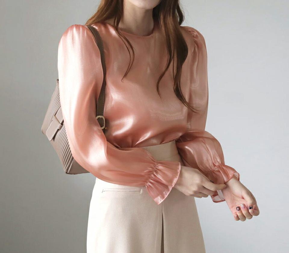 サテンパフブラウス・全2色・b44523 レディース 【bl】【トップス ブラウス 長袖 パフ袖 パフスリーブ ボリューム袖 袖コンシャス サテン ツヤ 光沢 単色 無地 シンプル フェミニン きれいめ 秋 冬 韓国 ファッション】【ハイホリHIHOLLI】