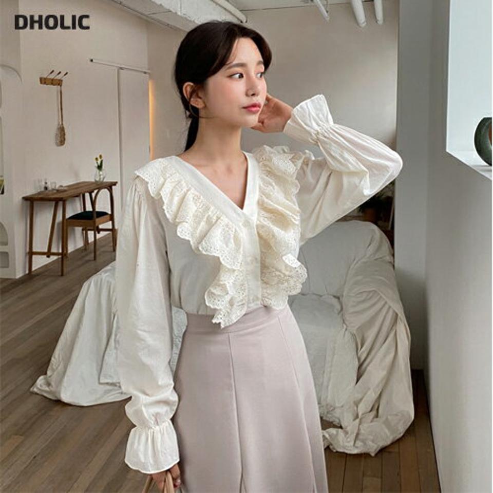 アイレットレースフリルブラウス・全2色・b61547 レディース 【bl】【韓国 ファッション トップス ブラウス 長袖 Vネック アイレット レース フリル ボリューミー 体型カバー 上品 春 フェミニン カジュアル デイリー 秋 冬】