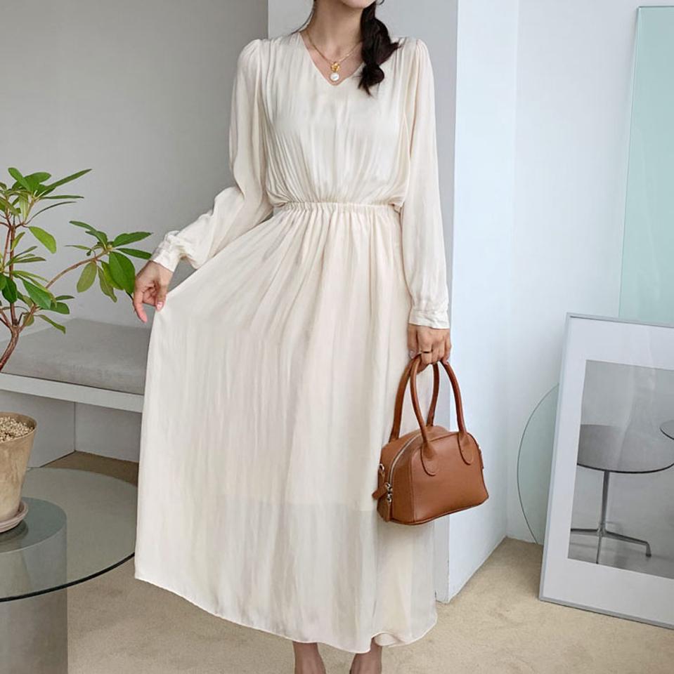 サテンVネックワンピース・全2色・t61554 レディース 【ops】【韓国 ファッション ワンピース ロング ロングワンピス 長袖 Vネック 光沢 上品 サテン ウエストゴム フェミニン カジュアル ベーシック 無地 体型カバー 秋 冬】