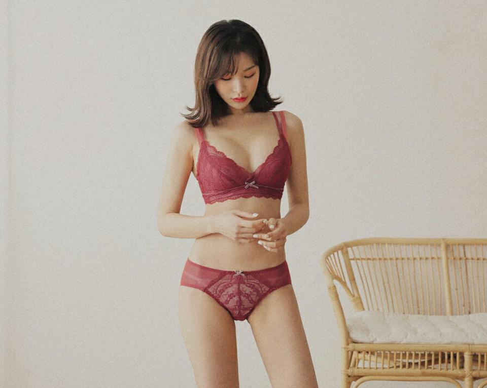 花柄レースブラ&ショーツSET・全3色・e44449 レディース 【uw】【韓国 ファッション アンダーウェア ランジェリー 下着 セット ブラジャー ブラ ショーツ パンツ 大人 上品 フェミニン シアー 花柄 ノンワイヤー リボン 秋 冬】