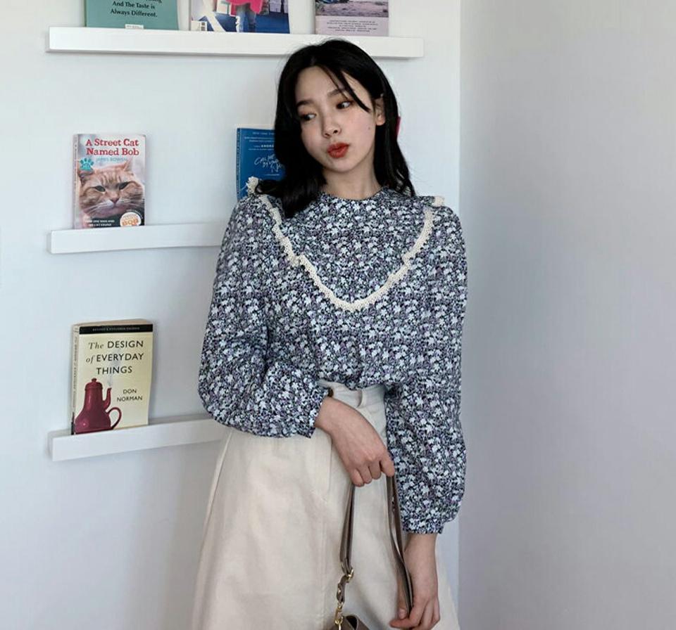 レースフリル花柄ブラウス・全2色・b63106 レディース 【bl】【韓国 ファッション トップス ブラウス 長袖 上品 V字 フリル 花柄 フラワー レース フローラル ラウンドネック フェミニン 春 カジュアル デイリー ベーシック 秋 冬】