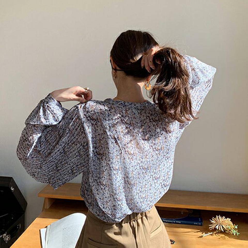 Vネックシフォンパターンブラウス・全2色・t66765 レディース 【bl】【トップス ブラウス 長袖 シフォン シフォンブラウス Vネック 総柄 プリーツ プリーツブラウス 上品 きれいめ 秋 冬 韓国 ファッション】【ハイホリHIHOLLI】