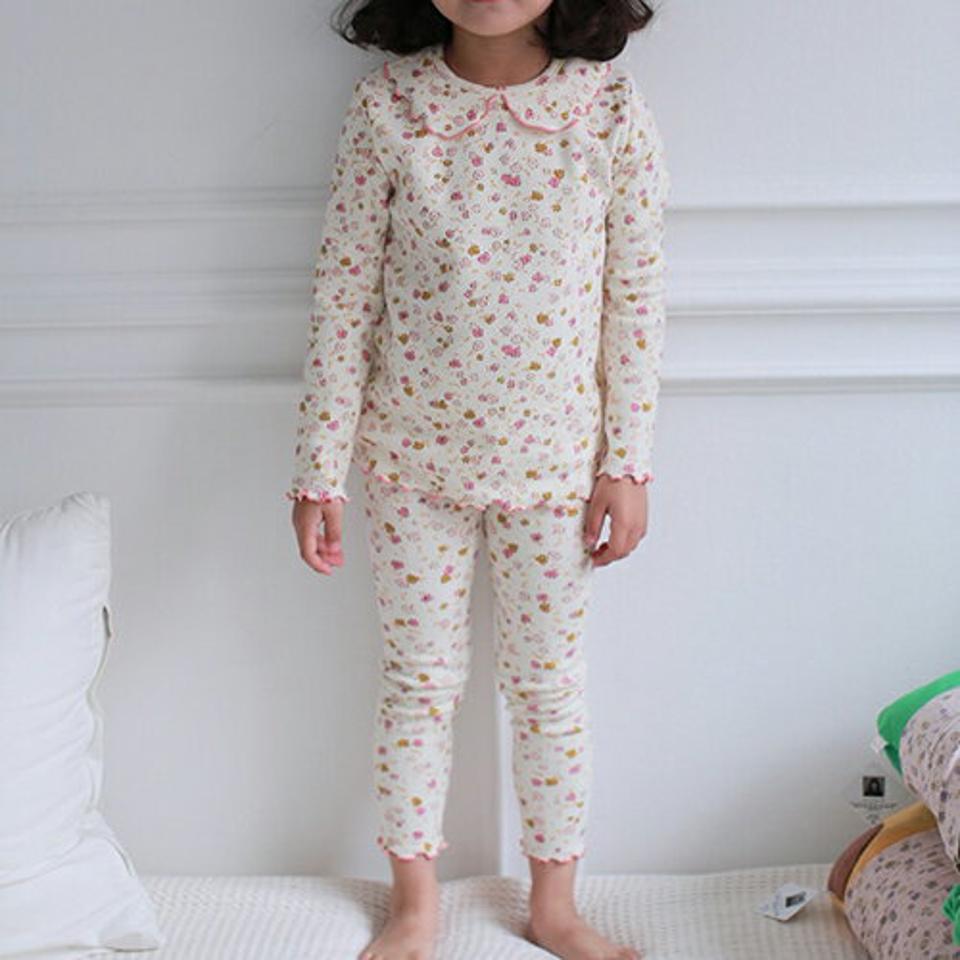 フラワーフリルルームウェア上下SET・u09456 キッズ【3~8才】【uw】【パジャマ ルームウェア 部屋着 上下 セット set トップス 長袖 パンツ ズボン 花柄 フラワー フリル かわいい 女の子 韓国 韓国子供服 子供 こども 子供服 こども服】【KIDS】