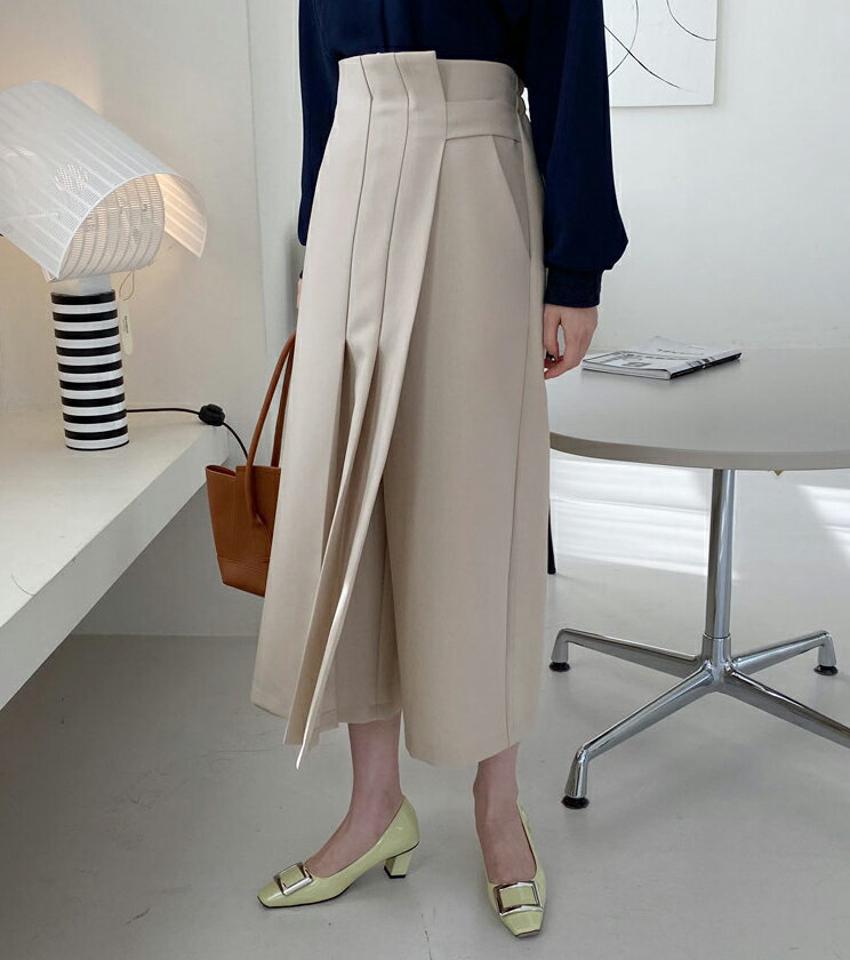 【只今10%OFF】ハーフプリーツワイドパンツ・全2色・b66982 レディース 【pt】【パンツ ズボン ロングパンツ ワイド ワイドパンツ プリーツ シンプル 単色 ユニーク 大人 フェミニン 秋 冬 韓国 ファッション】【ハイホリHIHOLLI】