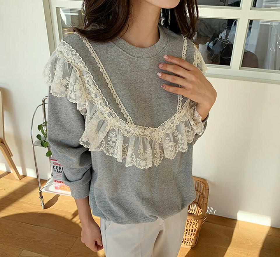 レースフリルポイントスウェット・全2色・b61583 レディース 【tops】【韓国 ファッション トップス Tシャツ 長袖 ラウンドネック ルーズ ゆったり スカラップ レース フリル 上品 体型カーバー デイリー 秋 冬】