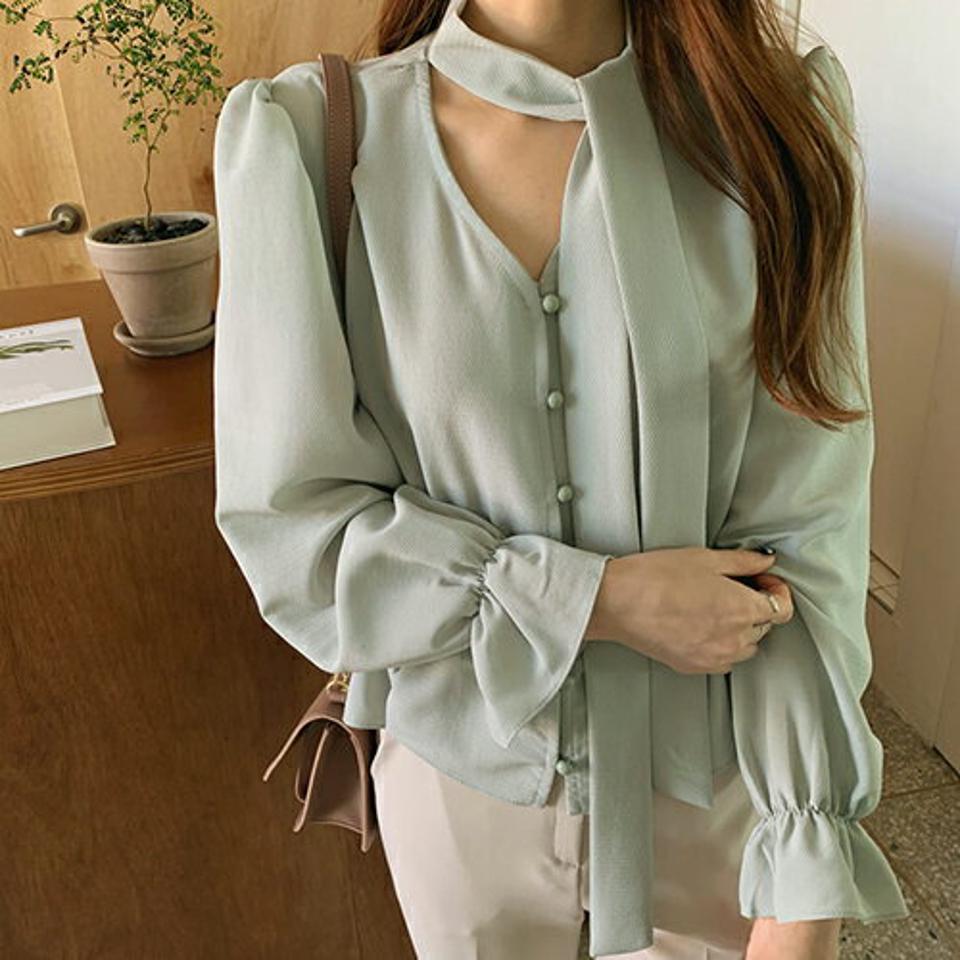 Vネックリボンブラウス・全3色・t66917 レディース 【bl】【トップス ブラウス 長袖 リボン りぼん Vネック フェミニン きれいめ 単色 無地 可愛い かわいい 秋 冬 韓国 ファッション】【ハイホリHIHOLLI】