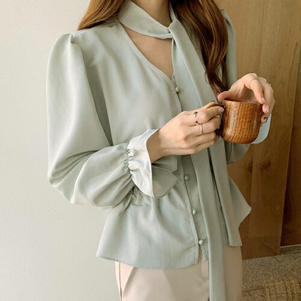 Vネックリボンブラウス・全3色・t66917 レディース 【bl】【トップス ブラウス 長袖 リボン りぼん Vネック フェミニン きれいめ 単色 無地 可愛い かわいい 秋 冬 韓国 ファッション】【ハイホリHIHOLLI】
