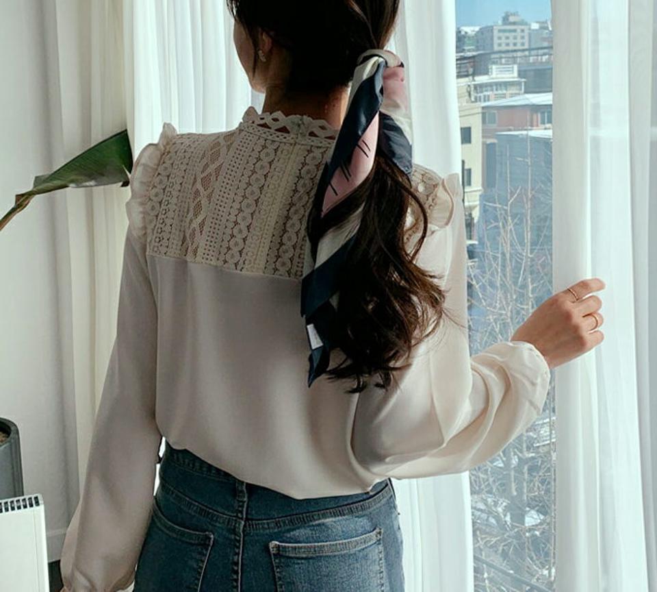 ショルダーレースブラウス・全3色・64947 レディース 【bl】【韓国 ファッション トップス ブラウス 長袖 上品 ショルダー 春 レース パターン フェミニン カジュアル デイリー 秋 冬】