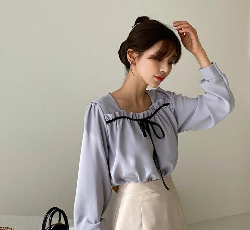 スクエアネックリボンブラウス・全4色・t64944 レディース 【bl】【韓国 ファッション トップス ブラウス 長袖 上品 スクエアネック リボン デコルテ 配色 ギャザー 春 フリル フェミニン カジュアル デイリー 秋 冬】