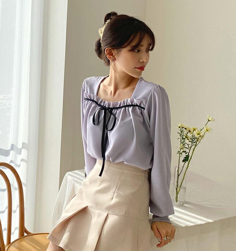 スクエアネックリボンブラウス・全4色・t64944 レディース 【bl】【韓国 ファッション トップス ブラウス 長袖 上品 スクエアネック リボン デコルテ 配色 ギャザー 春 フリル フェミニン カジュアル デイリー 秋 冬】